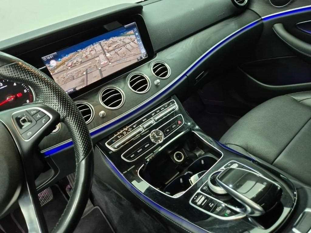 Mercedes Benz E class - Vista 10