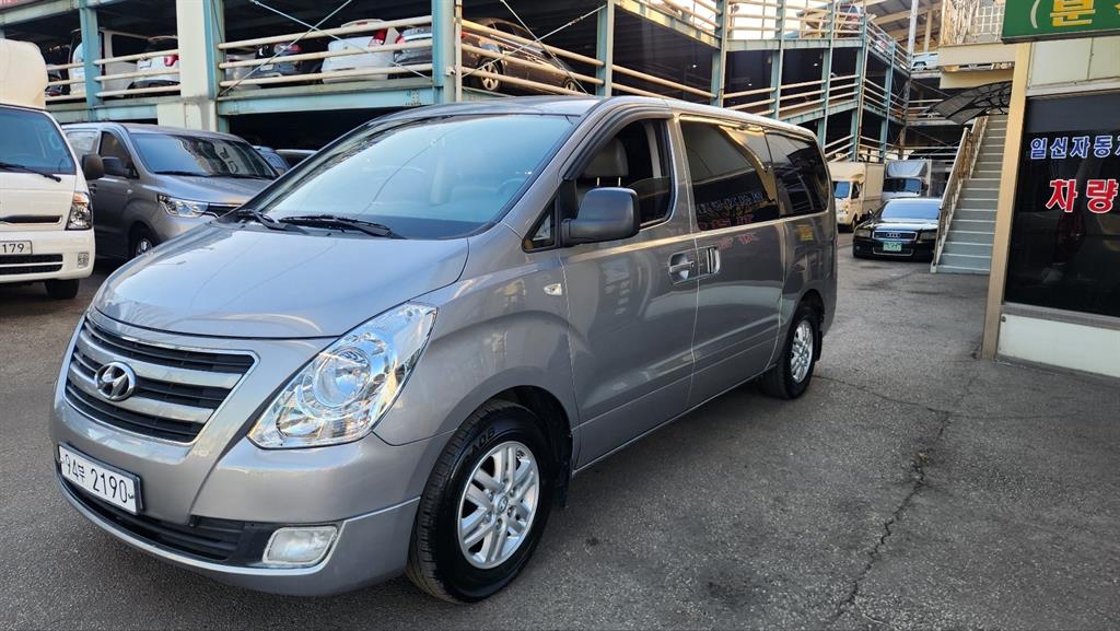 HYUNDAI Starex - Vista 2