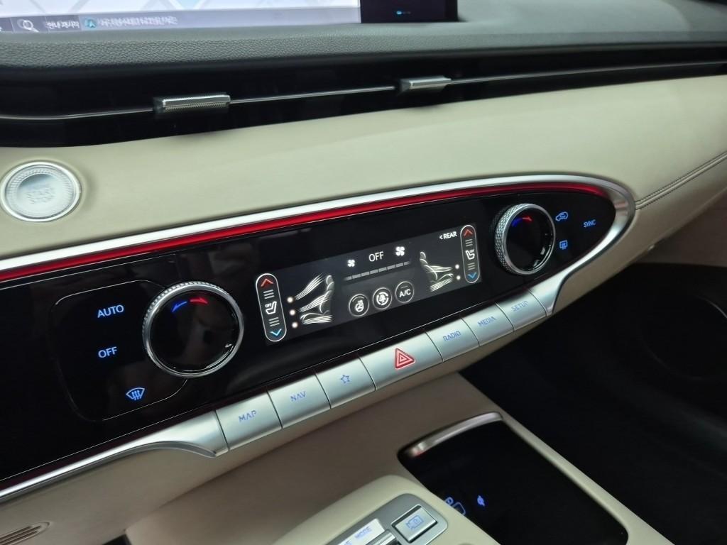 Genesis GV70 - Vista 12