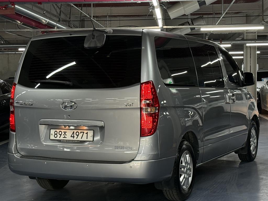 HYUNDAI Starex - Vista 6