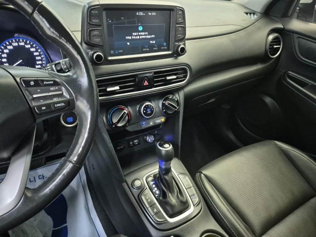 HYUNDAI Kona - Vista 10