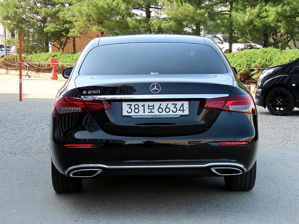 Mercedes Benz E class - Vista 5