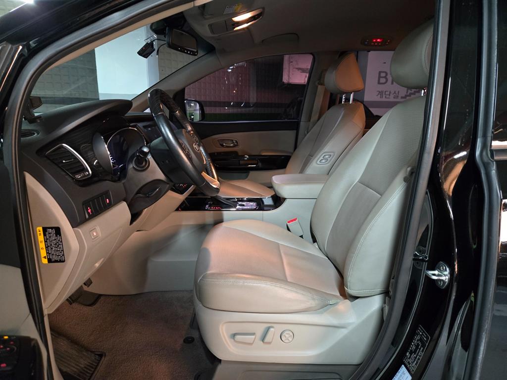 KIA Carnival - Vista 6