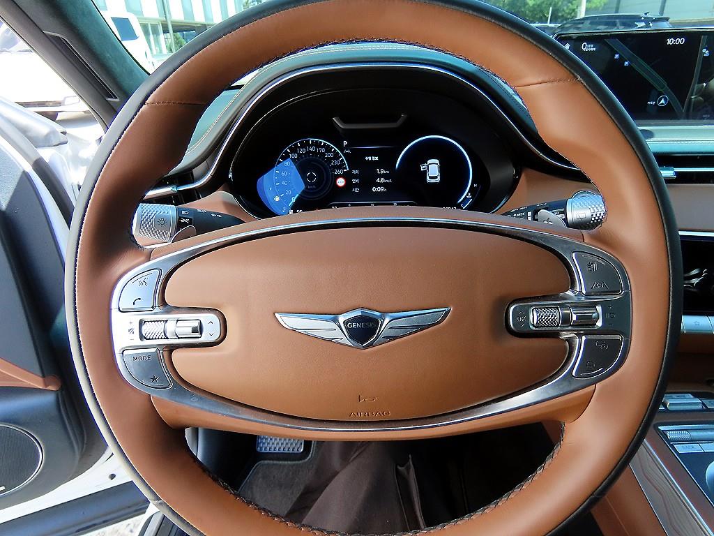 Genesis GV70 - Vista 8
