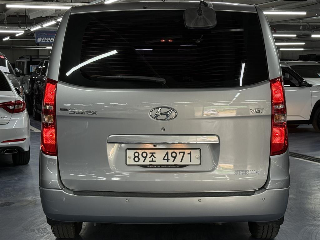 HYUNDAI Starex - Vista 5