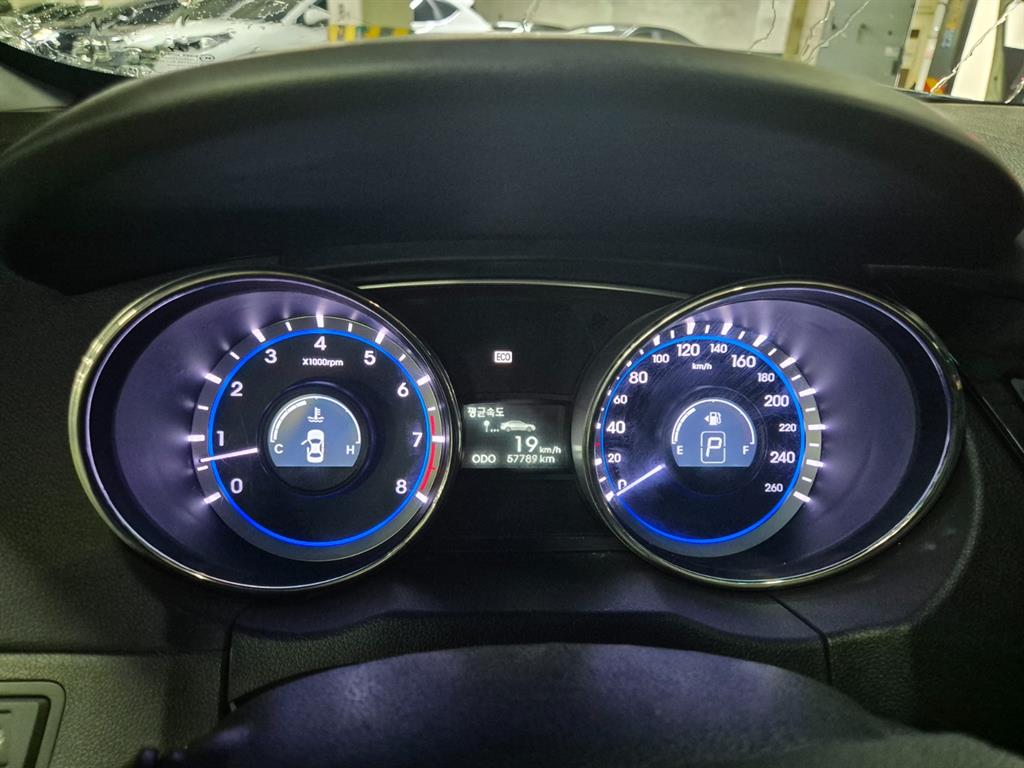 HYUNDAI Sonata - Vista 12