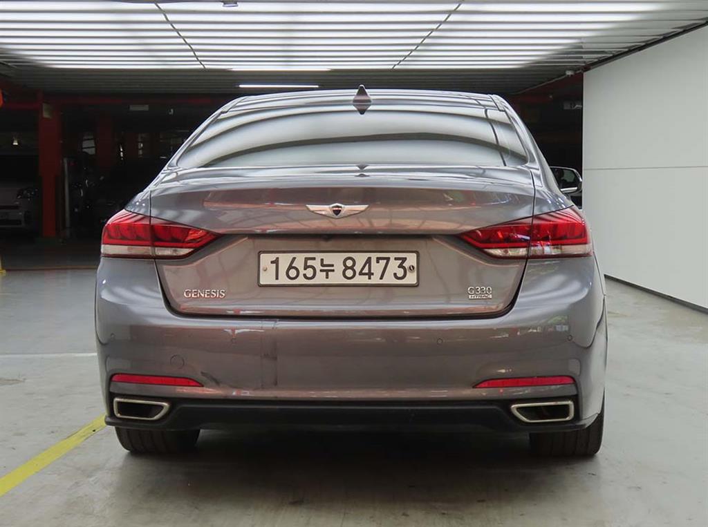 HYUNDAI Genesis - Vista 3