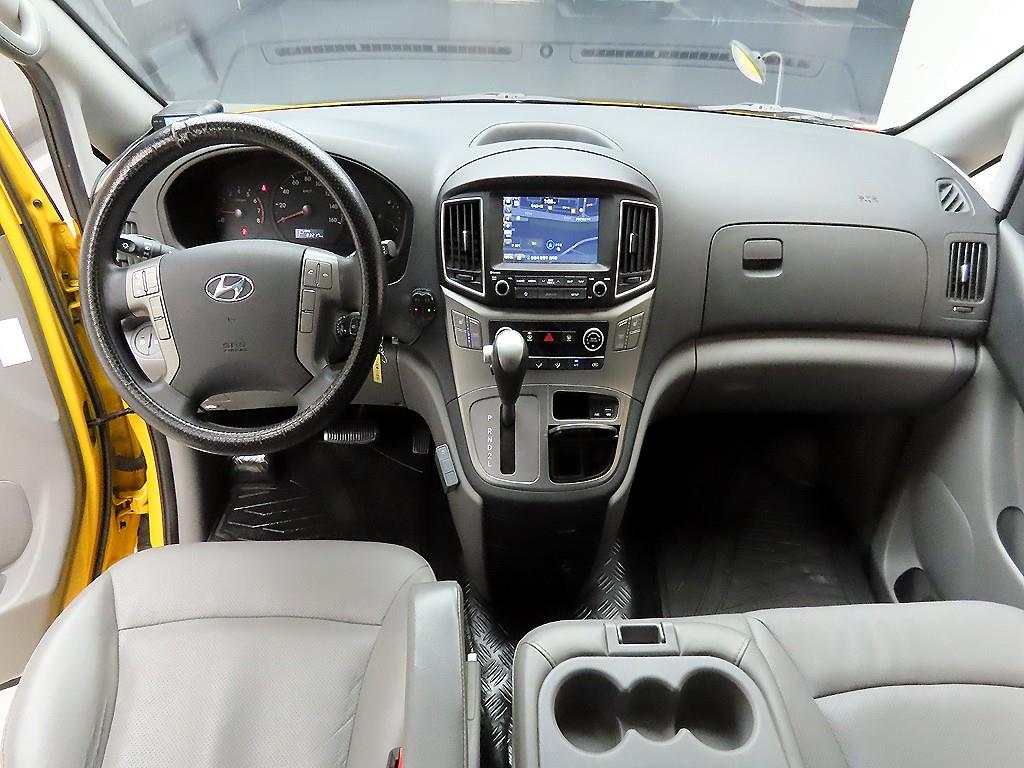 HYUNDAI Starex - Vista 7