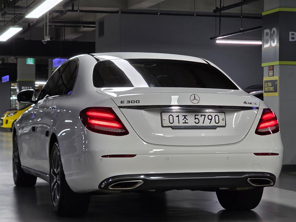 Mercedes Benz E class - Vista 4