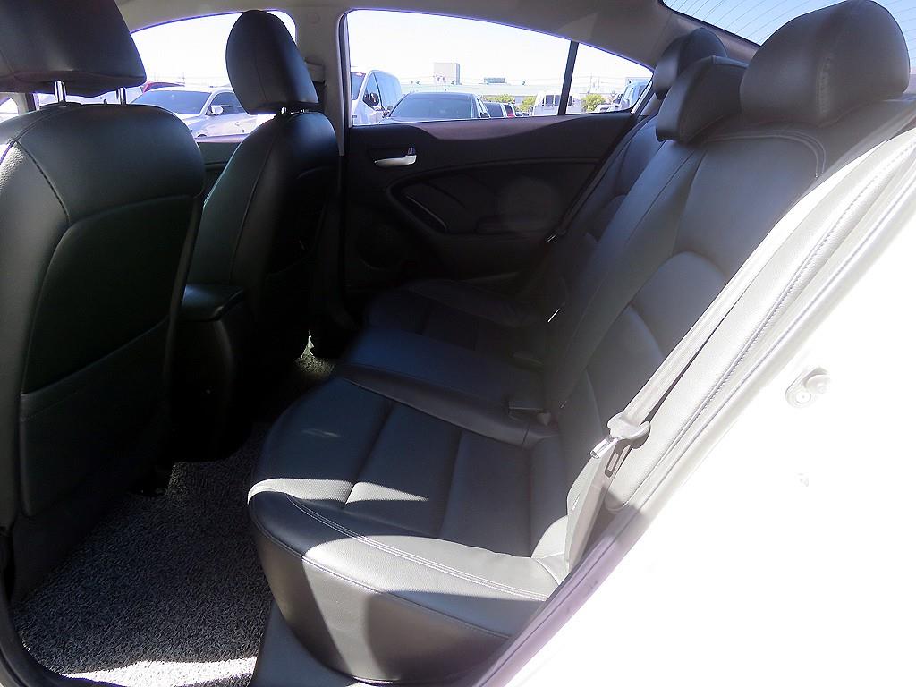KIA K3 - Vista 6