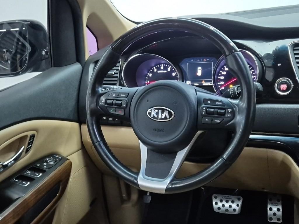 KIA Carnival - Vista 9