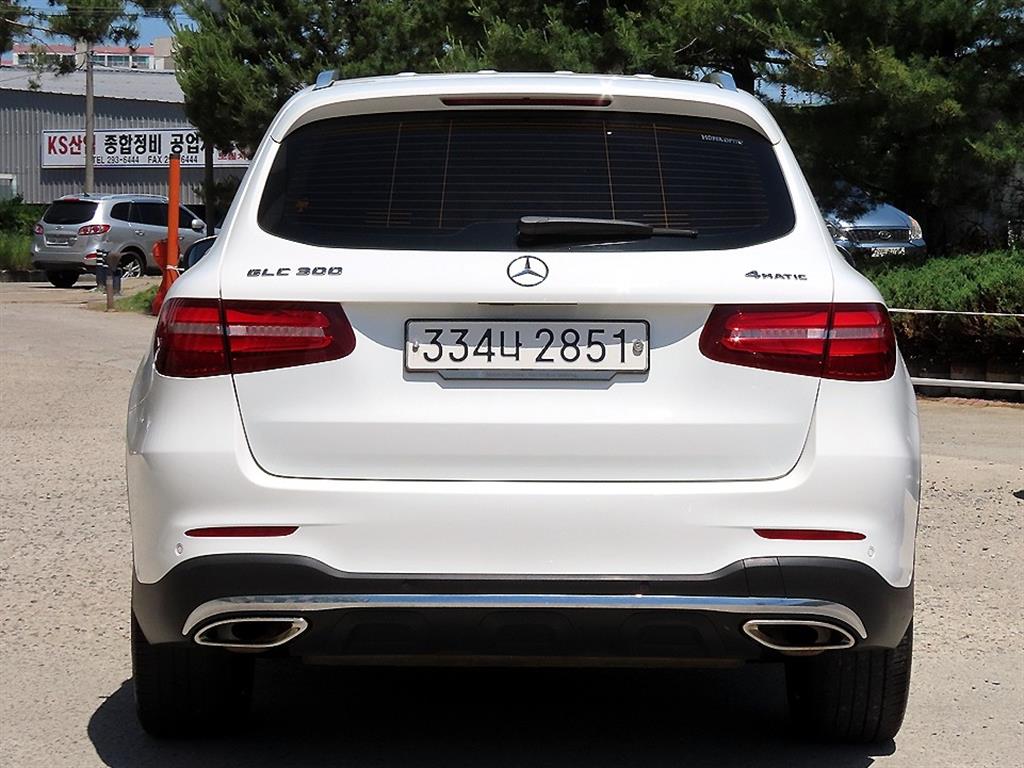 Mercedes Benz GLC Class - Vista 4
