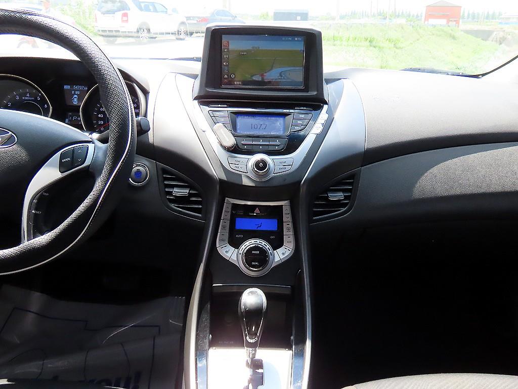 HYUNDAI Avante - Vista 10