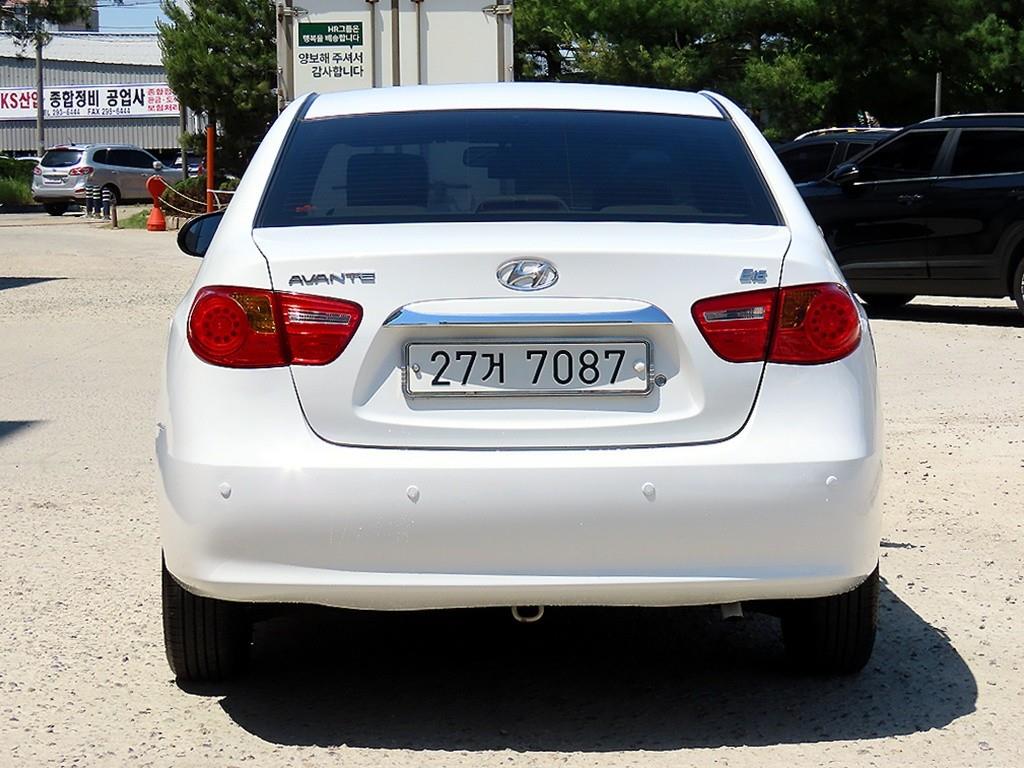 HYUNDAI Avante - Vista 4