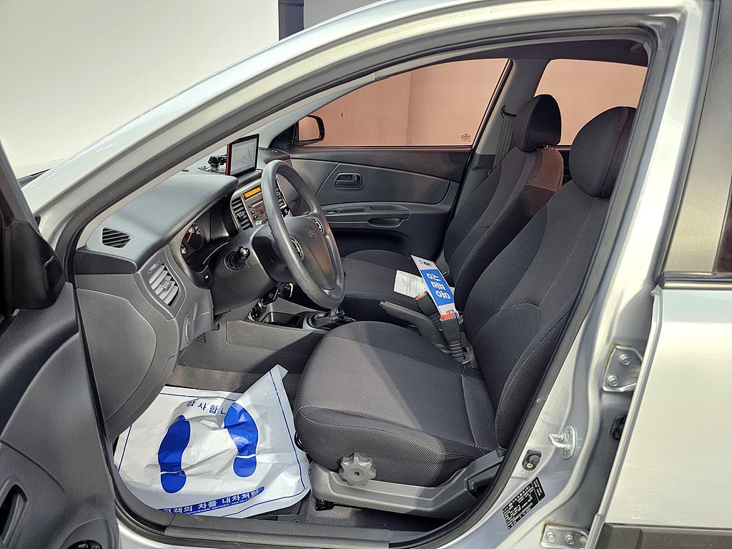 KIA Pride - Vista 8