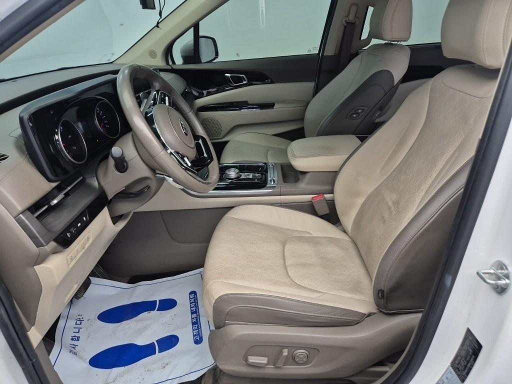 KIA Carnival - Vista 11