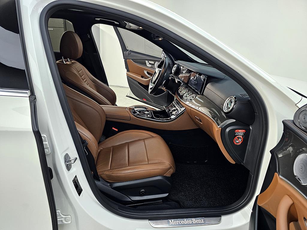 Mercedes Benz E class - Vista 11