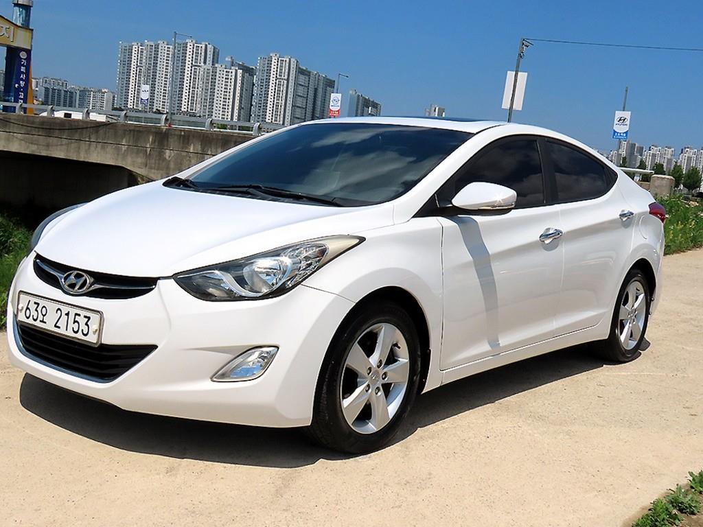 HYUNDAI Avante - Vista 2