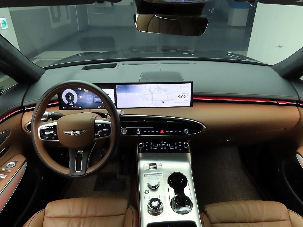 Genesis GV70 - Vista 8