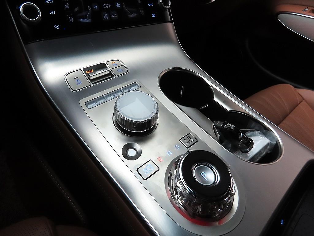 Genesis GV70 - Vista 10