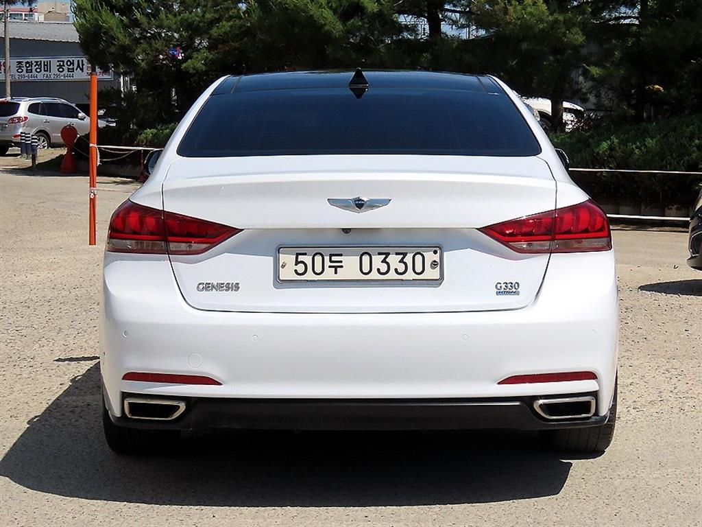 HYUNDAI Genesis - Vista 4