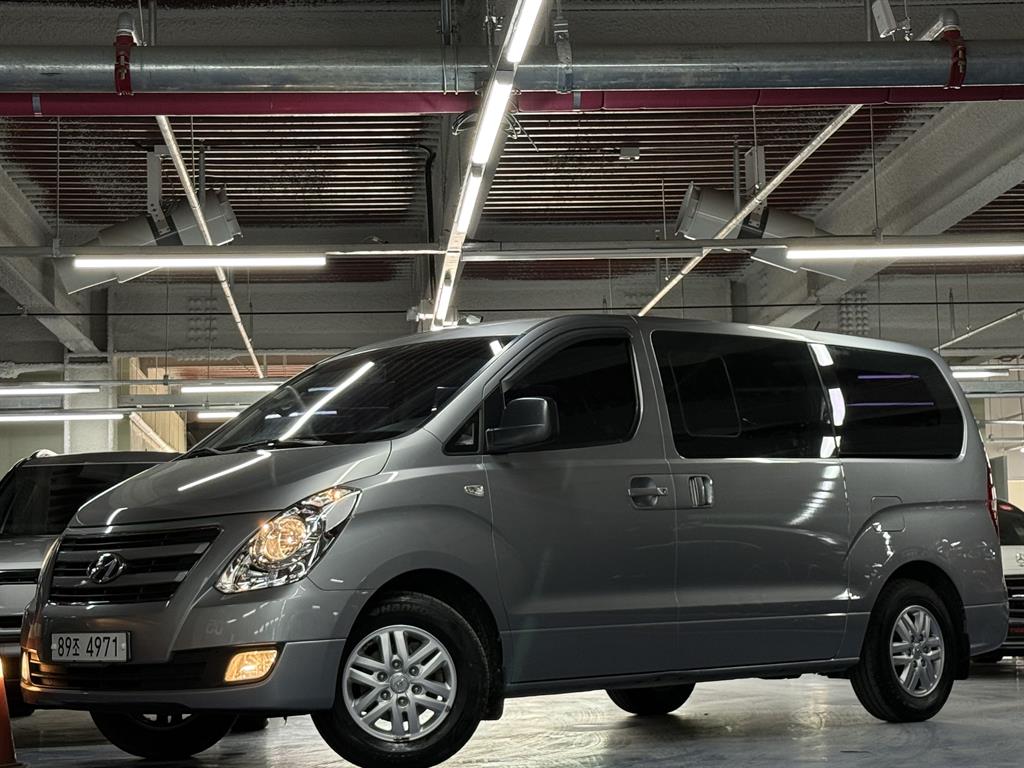 HYUNDAI Starex 2016 Gris - Importación desde Corea - HF Imports Iquique - Foto 1