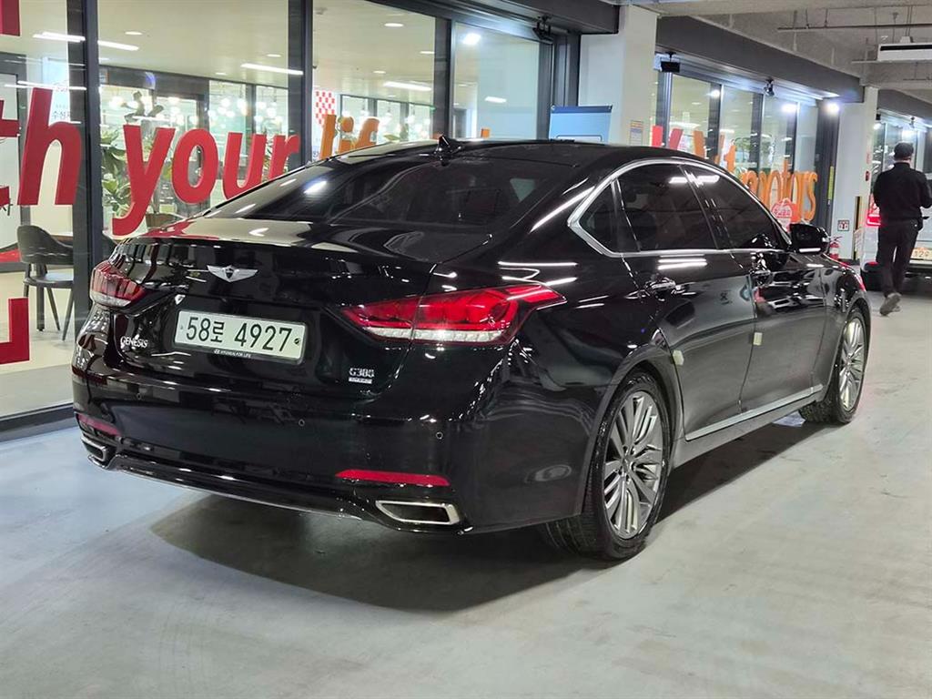 HYUNDAI Genesis - Vista 4