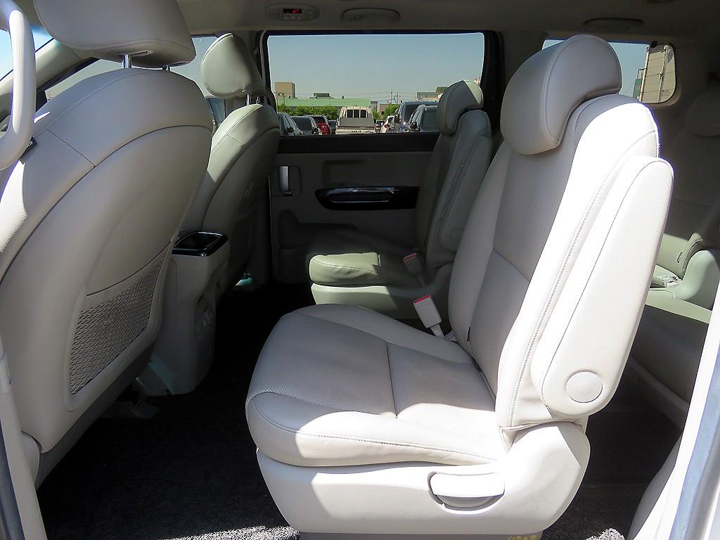 KIA Carnival - Vista 8