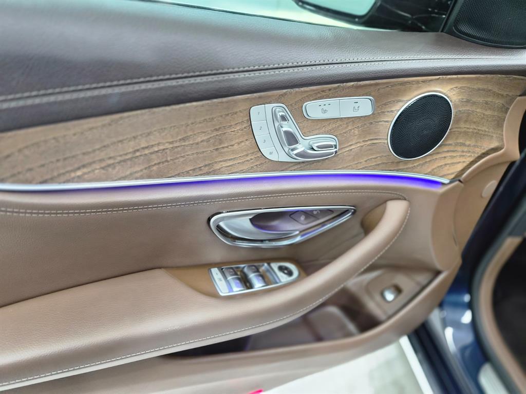 Mercedes Benz E class - Vista 10