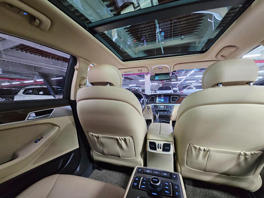 HYUNDAI Genesis - Vista 5
