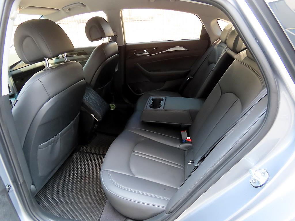 HYUNDAI Sonata - Vista 6