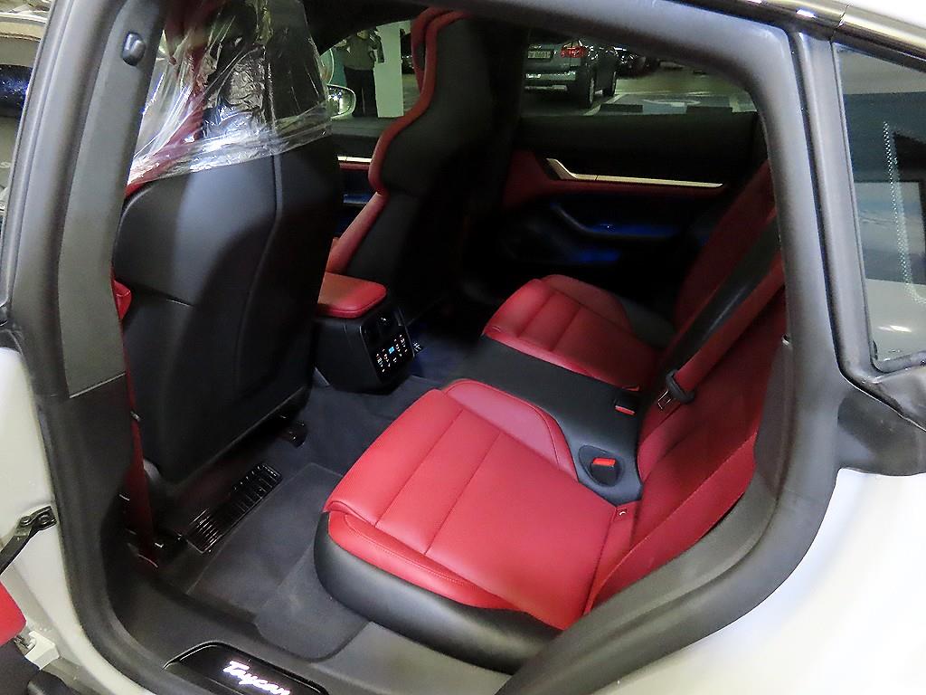 Porsche Taycan - Vista 7