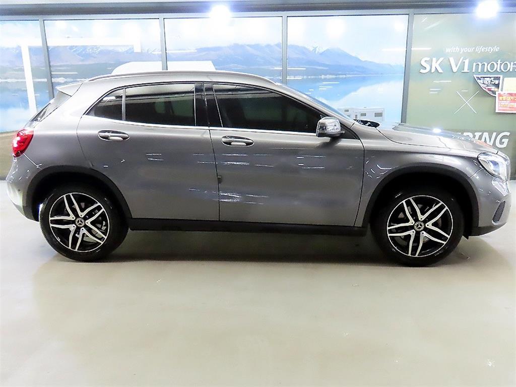 Mercedes Benz GLA Class - Vista 3