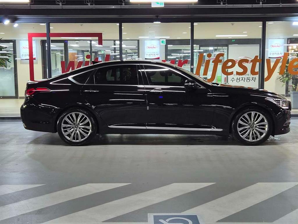 HYUNDAI Genesis - Vista 3