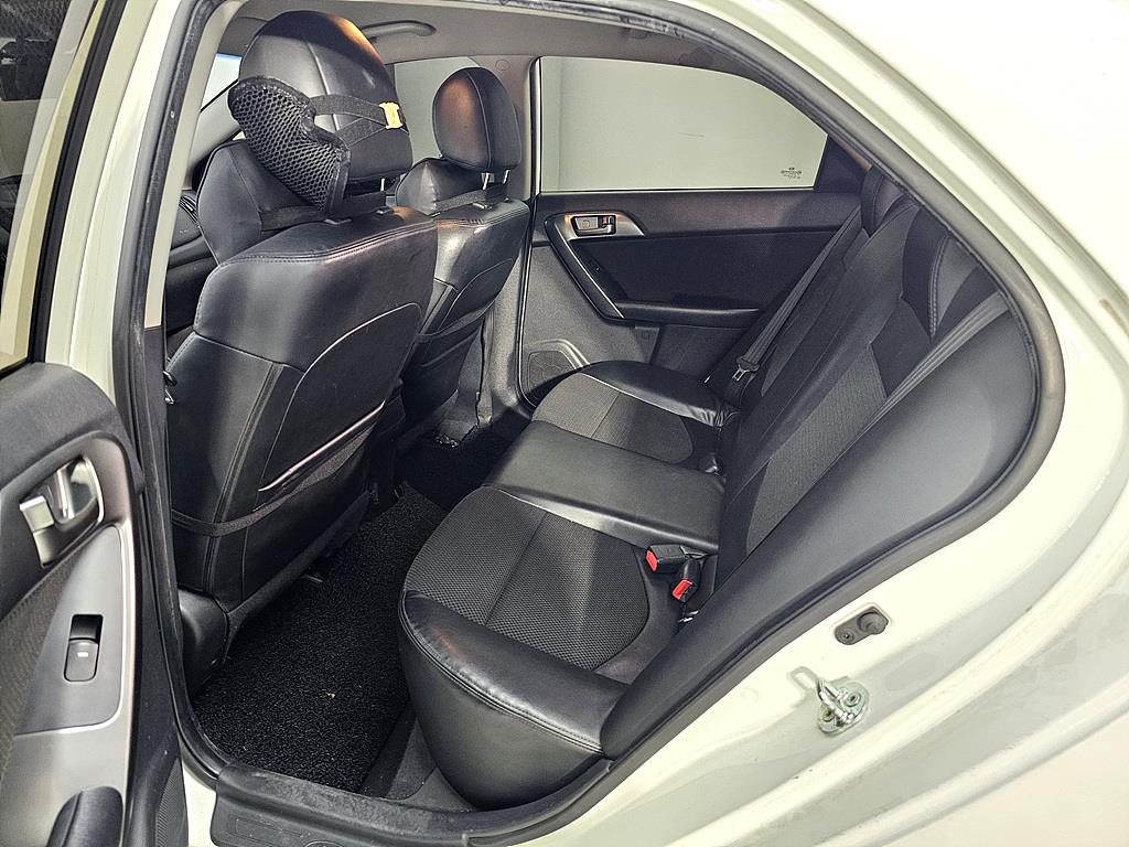 KIA Forte - Vista 8