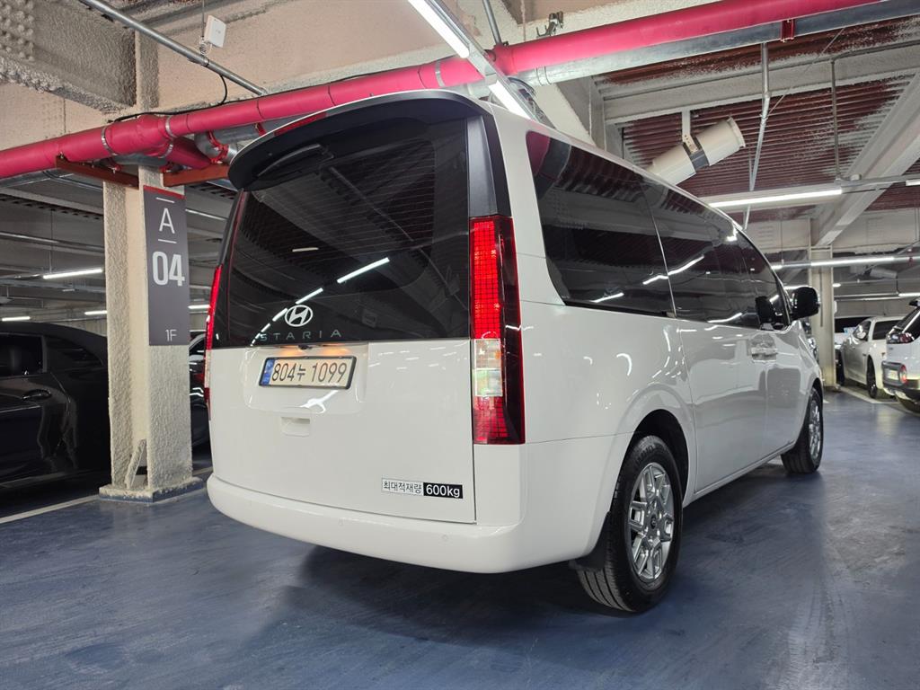 HYUNDAI Staria - Vista 2