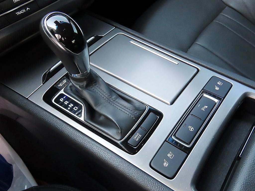 HYUNDAI Genesis - Vista 11