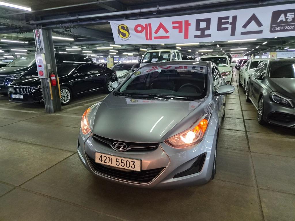 HYUNDAI Avante - Vista 2