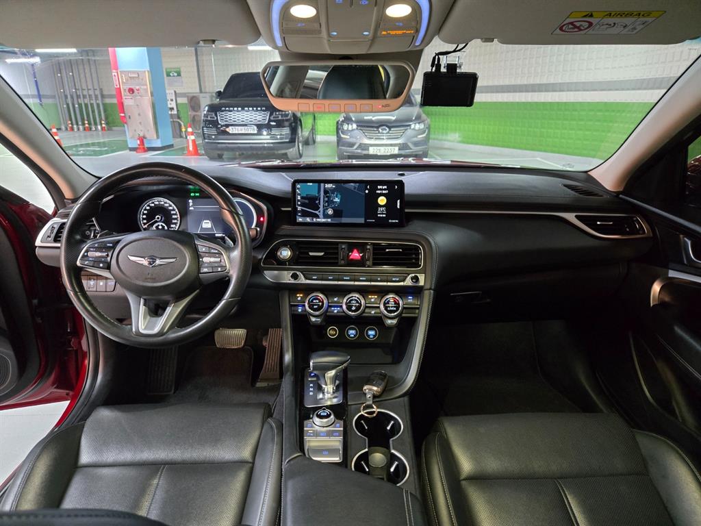 Genesis G70 - Vista 8