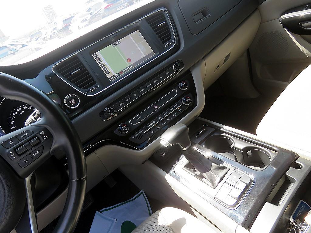KIA Carnival - Vista 12