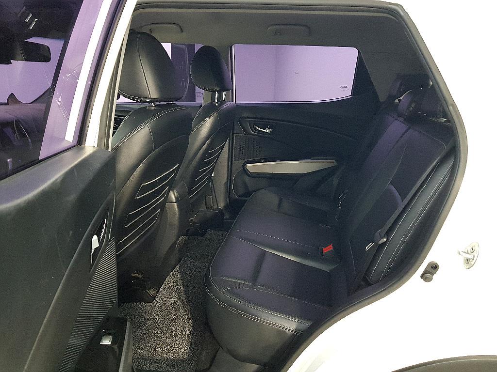 Ssangyong Tivoli - Vista 9