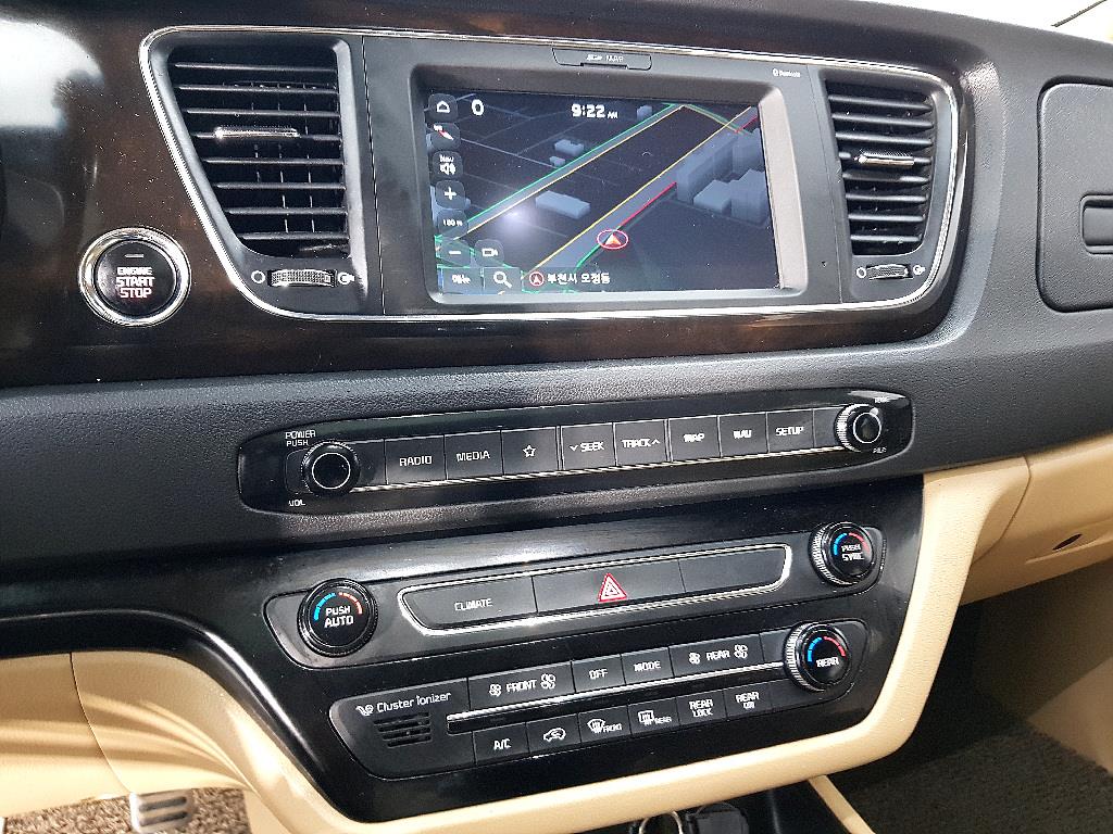 KIA Carnival - Vista 11
