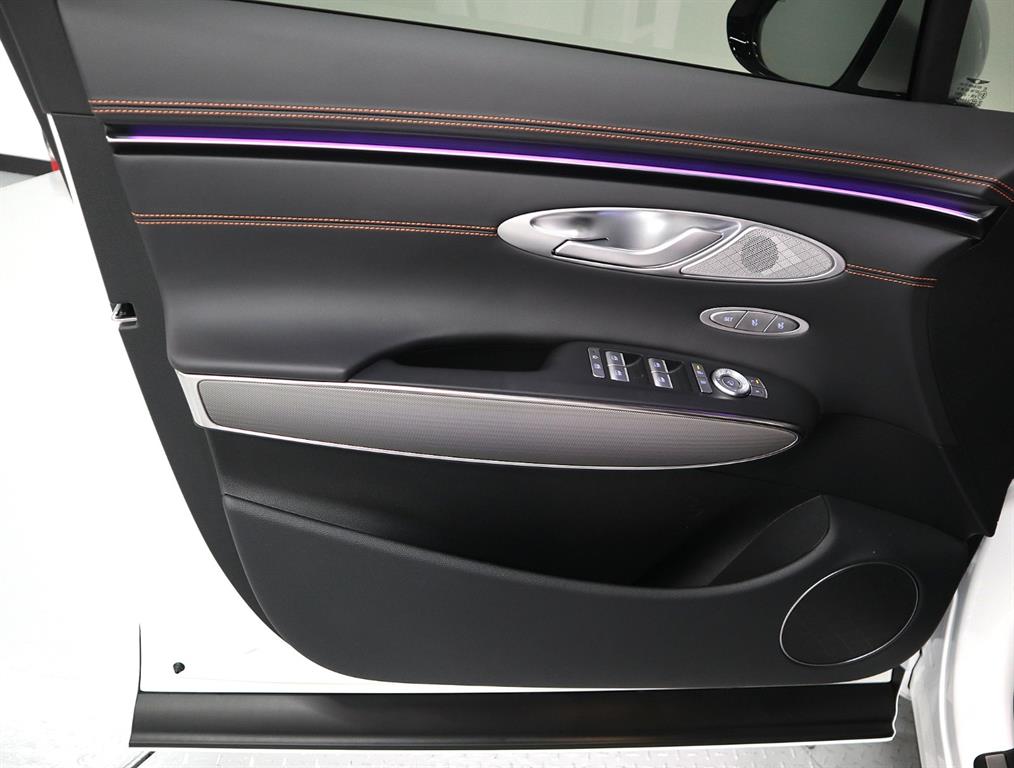 Genesis GV70 - Vista 8