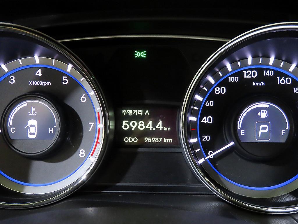HYUNDAI Sonata - Vista 9