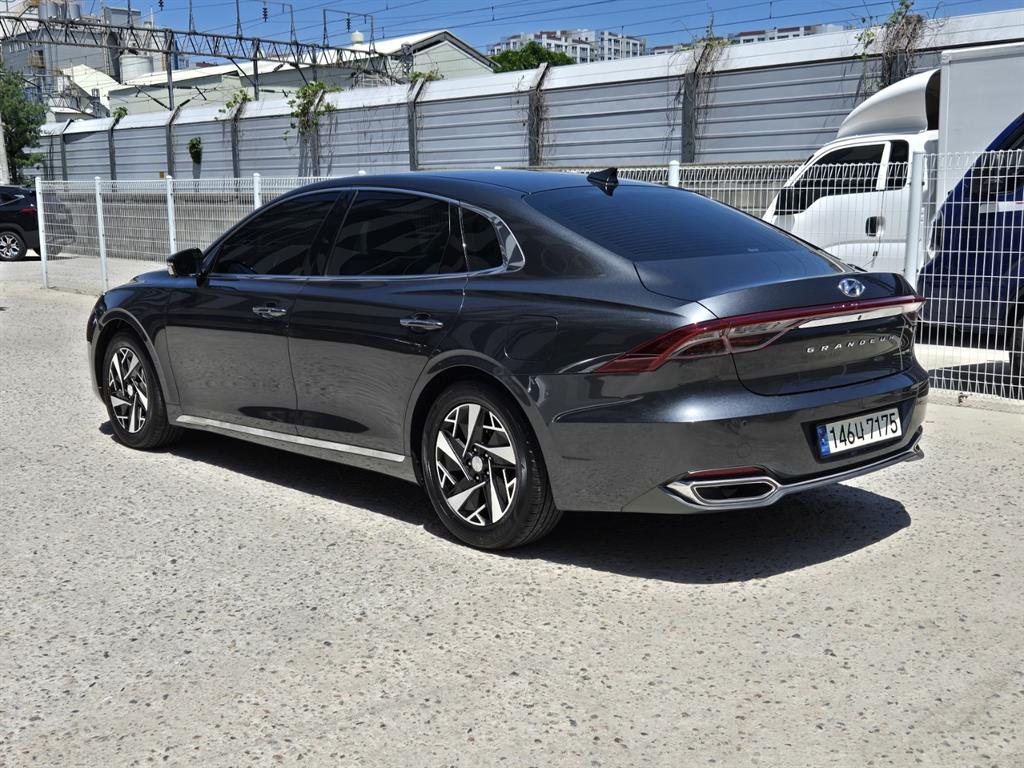 HYUNDAI Grandeur - Vista 3