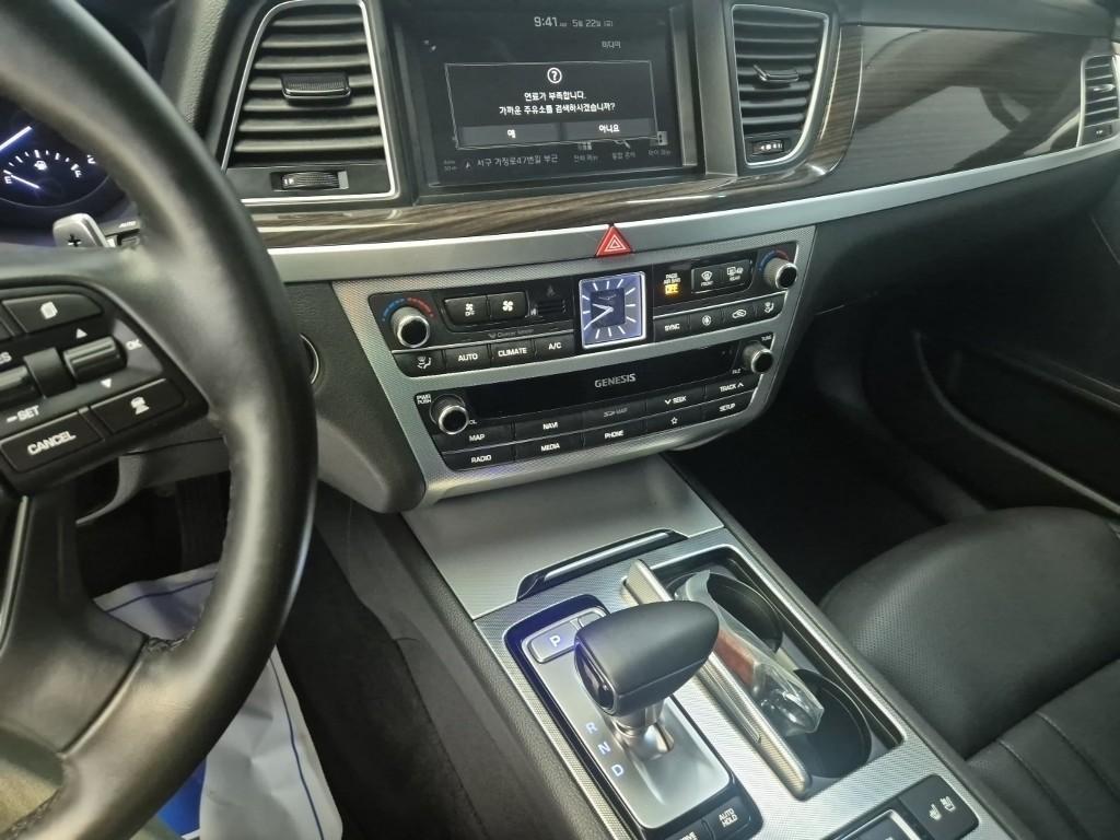 Genesis G80 - Vista 10