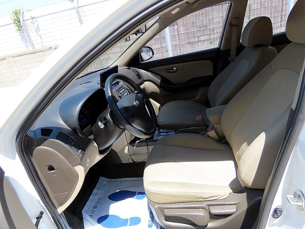HYUNDAI Avante - Vista 5
