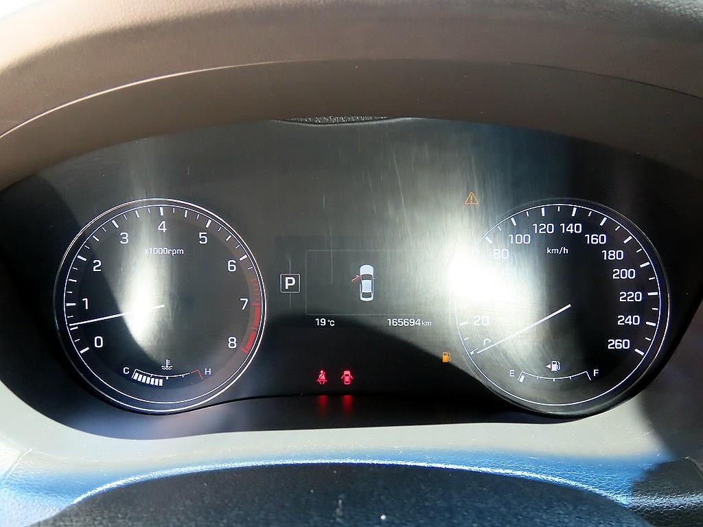 HYUNDAI Genesis - Vista 9