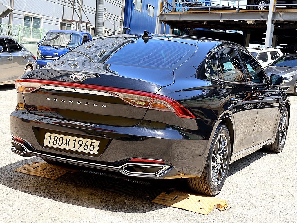 HYUNDAI Grandeur - Vista 7