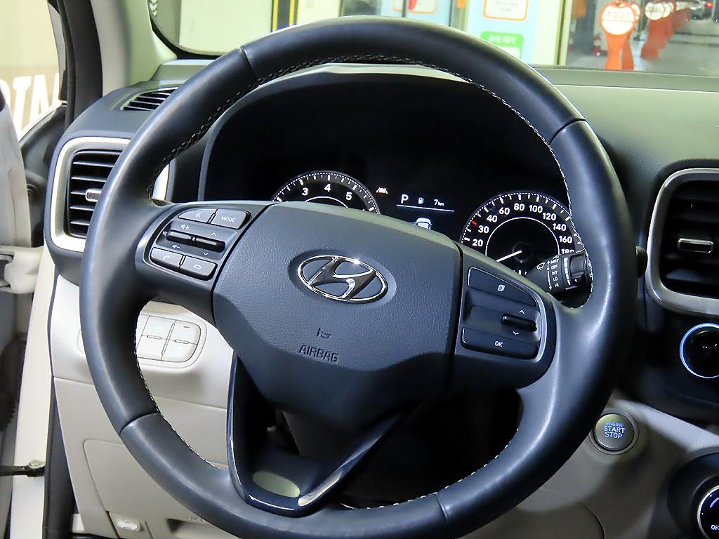 HYUNDAI Venue - Vista 8